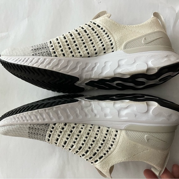 Nike Unisex React Phantom Run Flyknit 2 Running Shoes - Picture 4 of 8